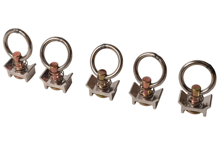 5 Befestigungsösen für die Ladungssicherungsschienen