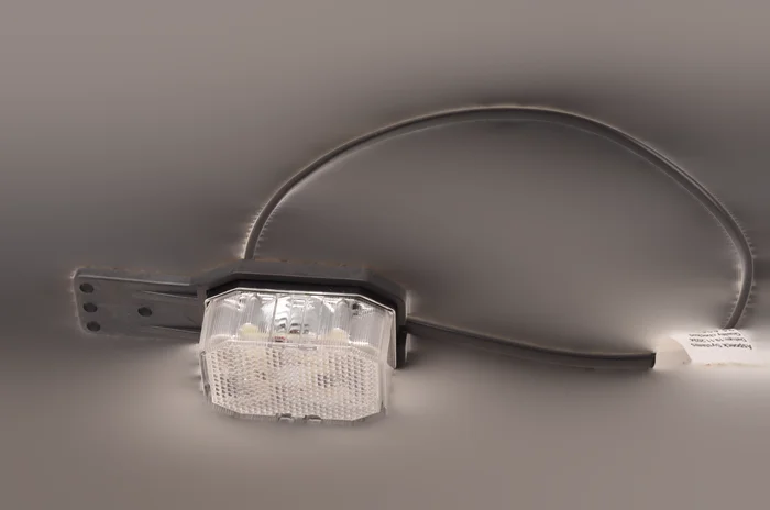 Aspöck Flexipoint LED Begrenzungsleuchte rechts – rot/weiß auf kleiner Gummihalterung mit 0,5 m Kabel