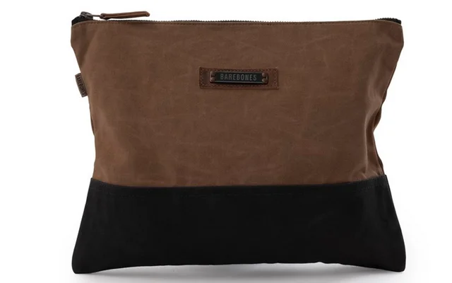 Barebones Reißverschlusstasche aus gewachstem Baumwollcanvas und Leder khaki