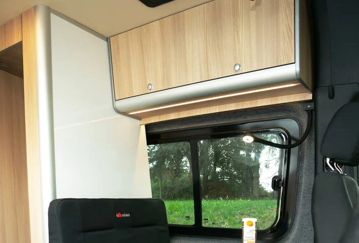 Dachhängeschrank für Mercedes Sprinter – Vorn links