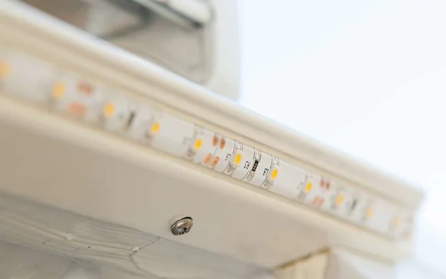 Dometic RainTec RT 100 LED-Regenrinne für Schiebetüren Fiat Ducato