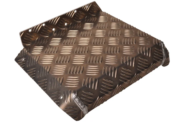 Halbes Kotflügel rechts 310×290 mm – geeignet für Hapert Anhänger – Aluminium Riffelblech Material