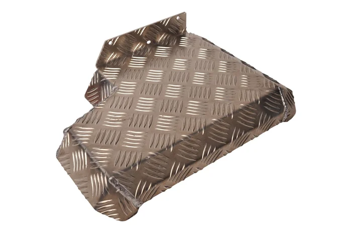 Halbes Schutzblech links 340×290 mm – geeignet für Hapert Kipper – Aluminium Riffelblech Material