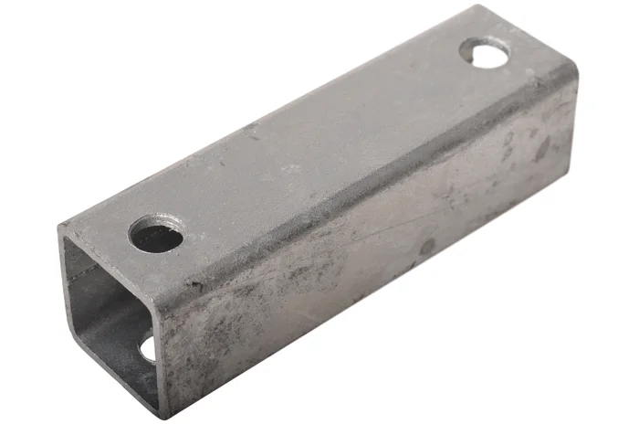 Hülsenprofil 40x40x3 mm – M10 105 mm Durchmesser – 130 mm lang