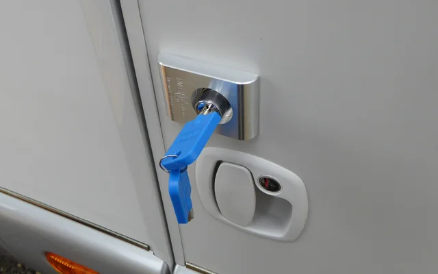 IMC-Créations Kofferraumschloss integriert