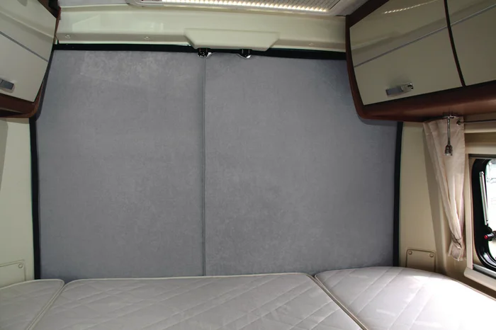 Isolierung für die hohe Hecktür – Zweiteilige Hecktürisolierung