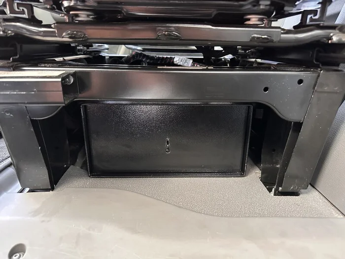 Mobil-Safe Sitzsockelsafe für VW Grand California – Tür hinten