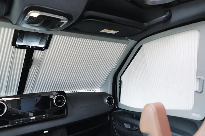 REMIfront IV Fahrerhausverdunkelung Sprinter ab Bj. 2024 mit kleinem Sensorgehäuse