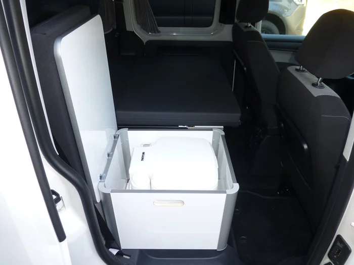 VW Caddy Camp Maxi Staubox für Porta Potti 335 – Hochglanz Weiß