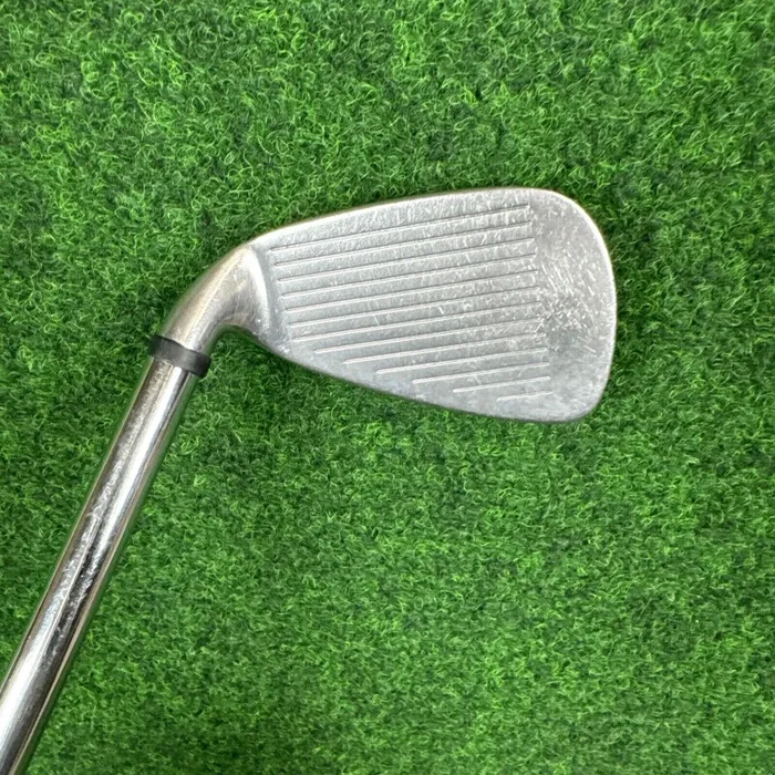 WILSON Deep Red 8-Eisen – Herren (Stahl, 36,5 Zoll, Rechtshändig, Regular) – Bild 2